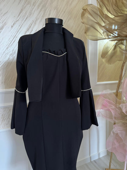 Închiriere Rochie Black Grace – Midi Elegantă cu Pietricele & Sacou Bell-Sleeve